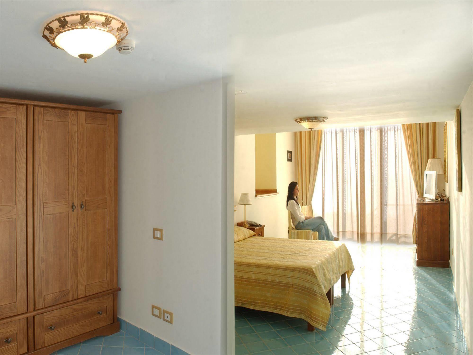 Hotel Baia Palinuro Extérieur photo